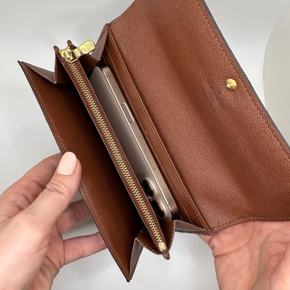 **SOLD** Louis Vuitton Monogram Sarah Wallet - Picture 8 of 16